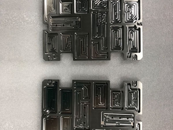 <b>精密工裝制品</b>