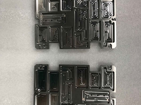 <b>精密工裝制品</b>
